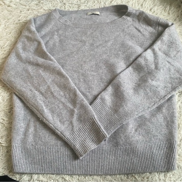 Aritzia Essential Cashmere Relaxed Boatneck Sweater - Picture 3 of 11